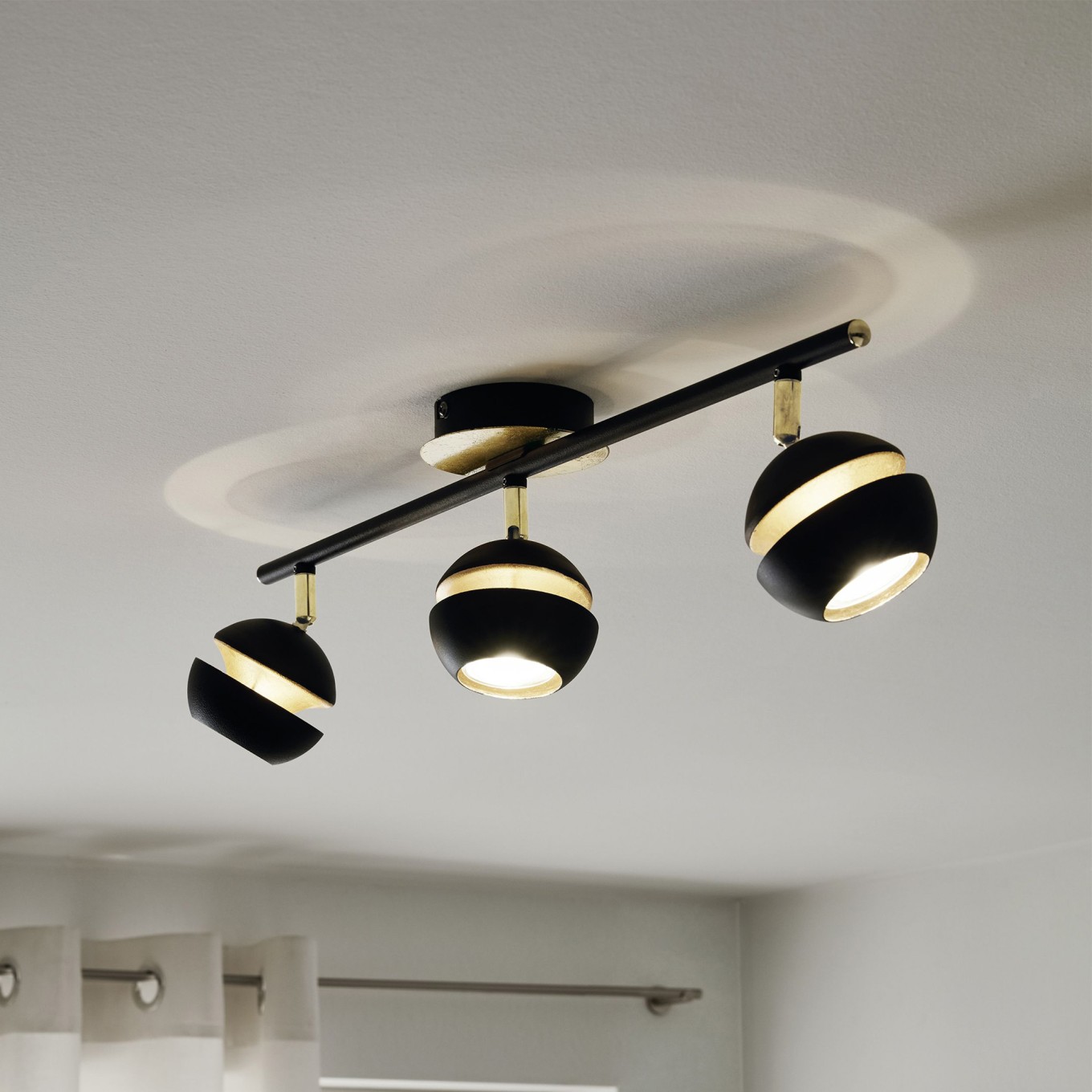 R�gua de Ilumina��o LED 3xGU10 3.3W Eglo Nocito