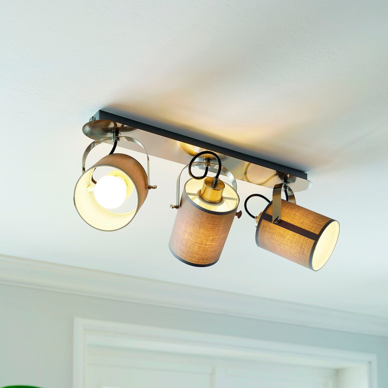 R�gua de Ilumina��o com 3 Focos E27 Eglo Villabate WL/3