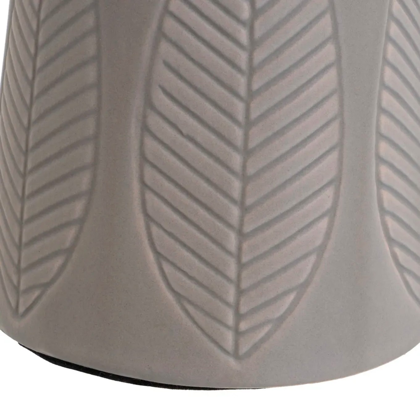 Candeeiro de Mesa em Cer�mica com Abajur 21x21x32cm
