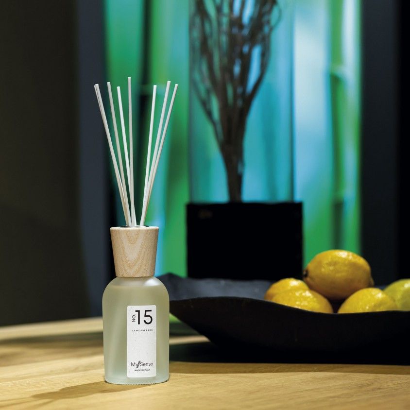 Difusor em Stick 240ml Nº 15 Lemongrass Difusor em Stick 240ml Nº 15 Lemongrass